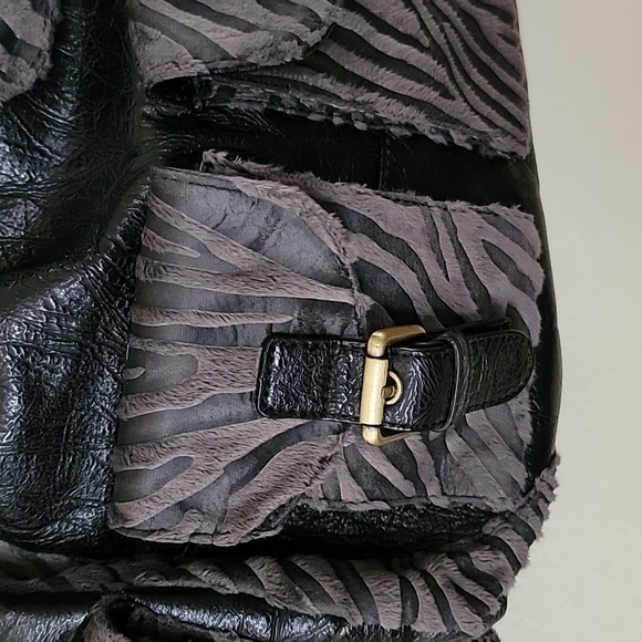 Duffle Style Purse w/Faux Gray Zebra Print Fur and Faux Black Leather NWOT - Picture 5 of 16